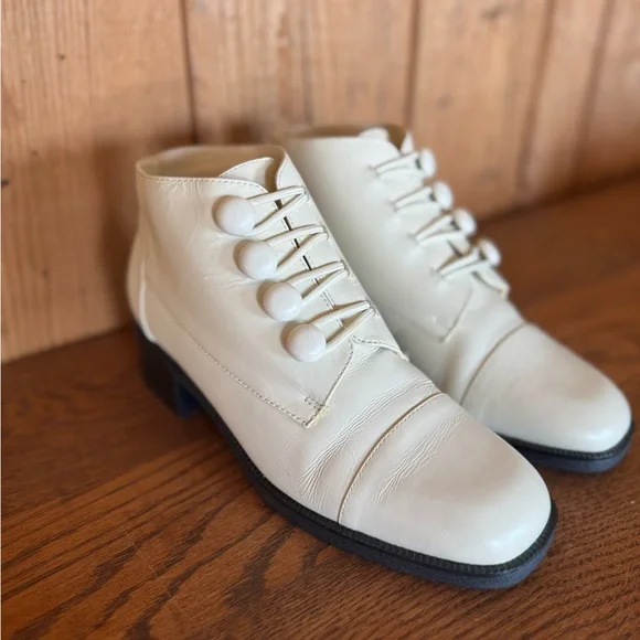 Vintage Cream Leather Ankle Boots - Picture 3 of 16